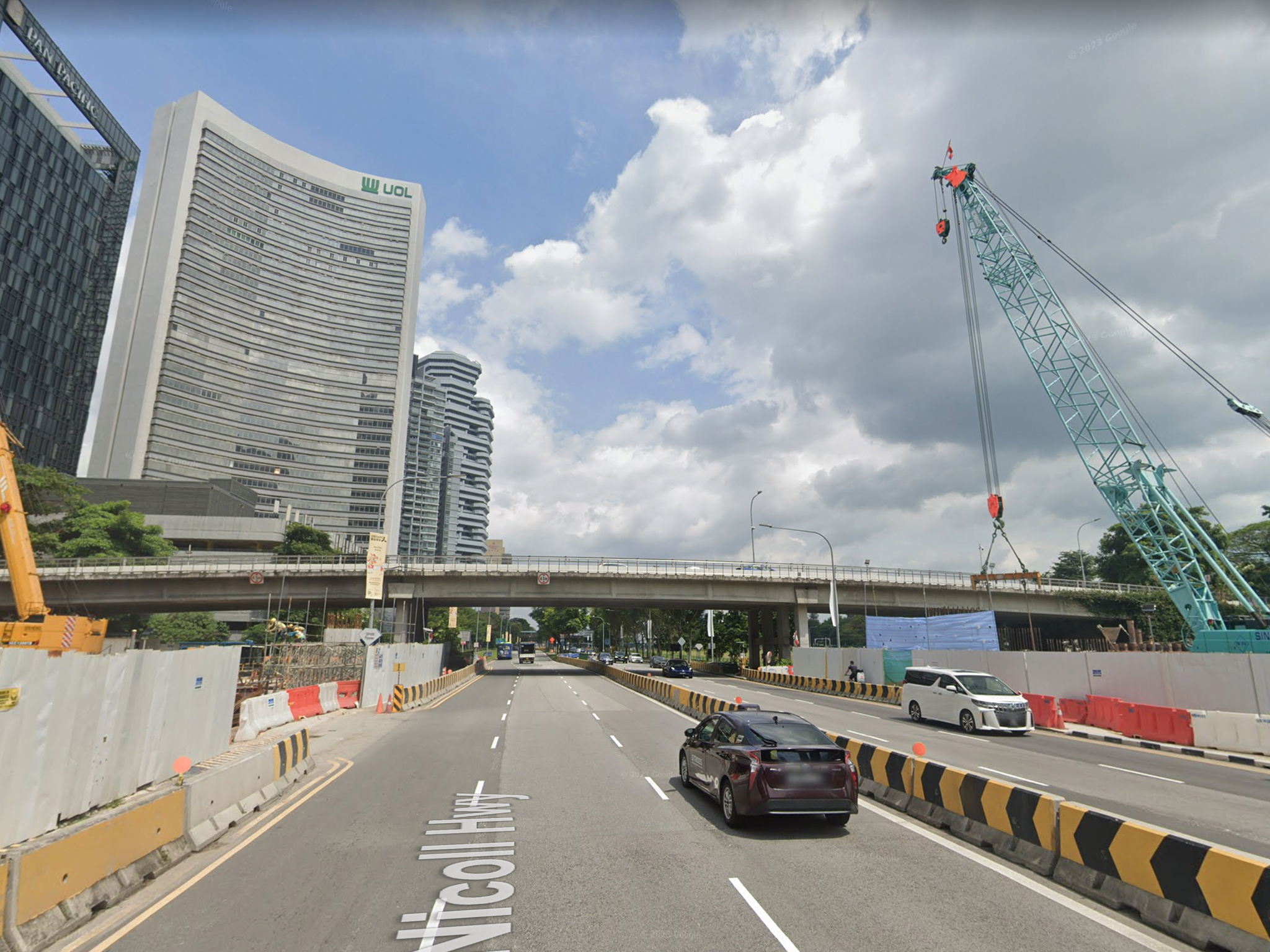 Along the Nicoll Highway, keep to the left-most lane and look out for the flyover.