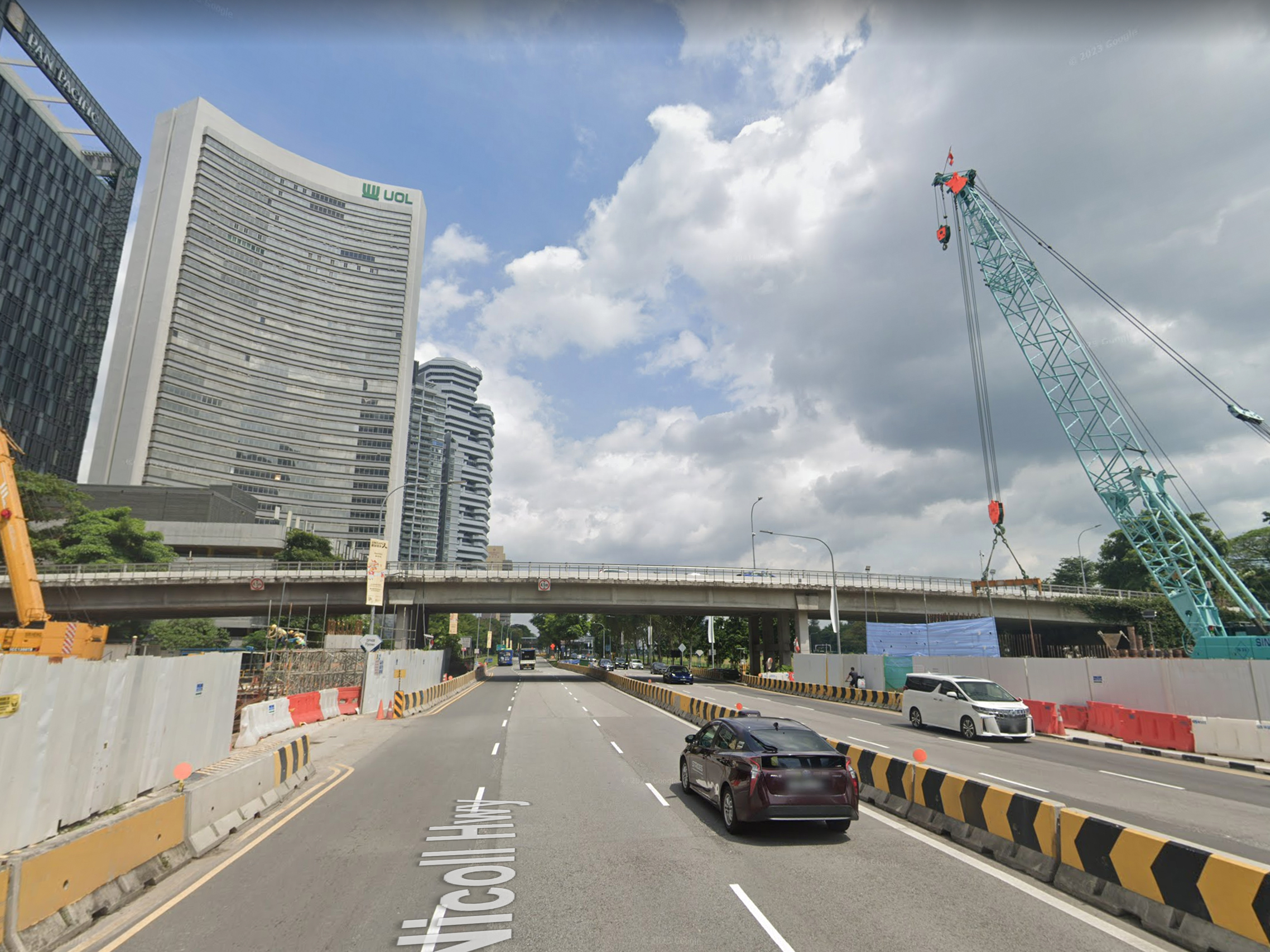 Along the Nicoll Highway, keep to the left-most lane and look out for the flyover.