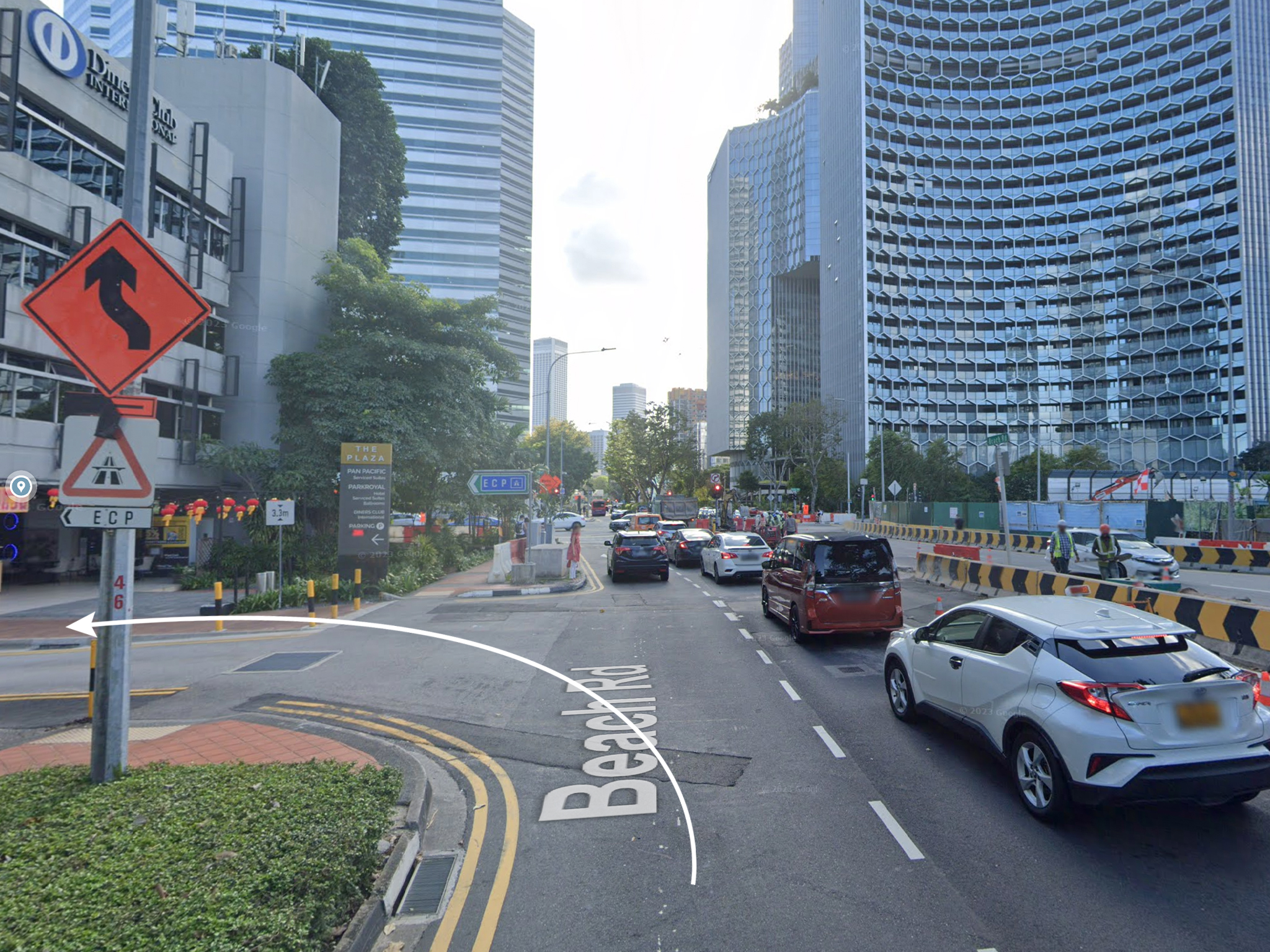 Turn left once right after PARK ROYAL on Beach
Road, when you see the Diners Club
International logo (before the entrance to the ECP).