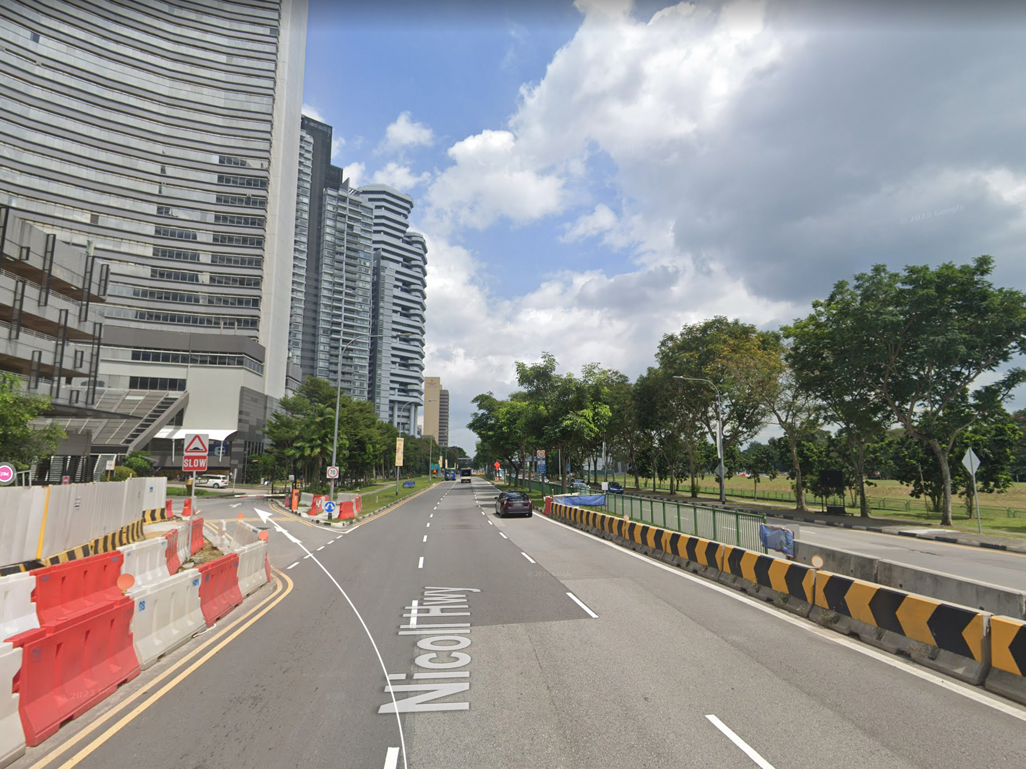 Look out for a sign on the left to The Plaza, Pan Pacific Services Suites, and PARK ROYAL on Beach Road. Turn left to access the drop-off point and carpark.